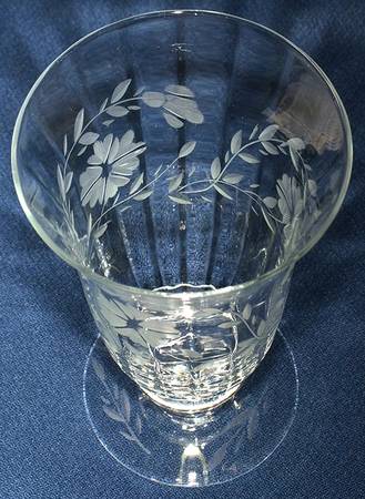 UNK5808 Footed Tumbler