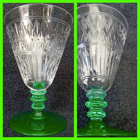 UNK6461(Green Stem & Foot) Wine Glass
