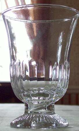 UNK7203 Footed Tumbler