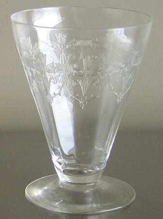 UNK8172 Footed Tumbler