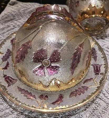 Delaware Ruby Leaves (Gold Trim) Round Covered Butter