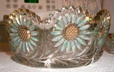 Intaglio Sunflower Large Fruit Bowl