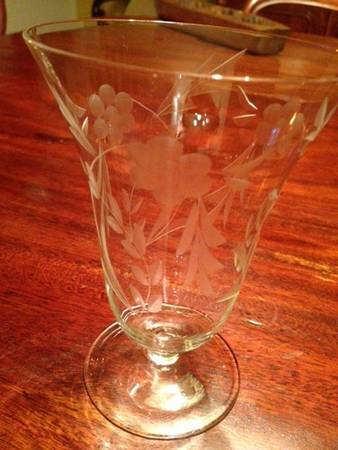 UNK10144 Footed Tumbler