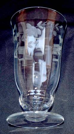 UNK10275 Footed Tumbler