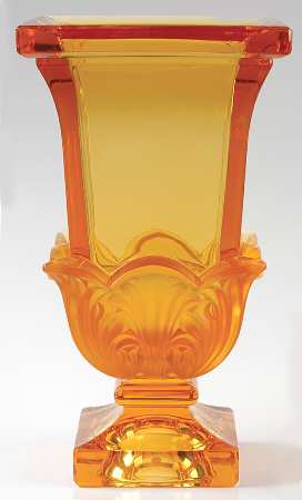 Akanthus Amber 10" Footed Vase