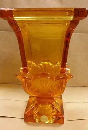 Akanthus Amber 7" Footed Vase