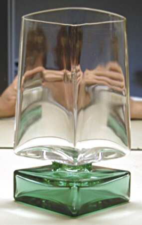 UNK1060 Green Wine Glass