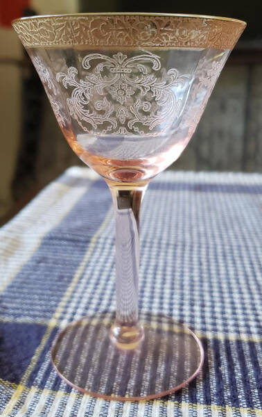 UNK4803 Pink Liquor Cocktail