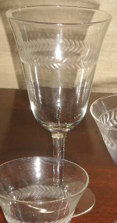 UNK619 Gray Cut Laurel Water Goblet