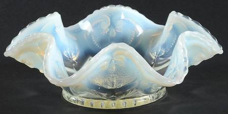 Sweetheart White Opalescent 5" Round Crimped Bowl