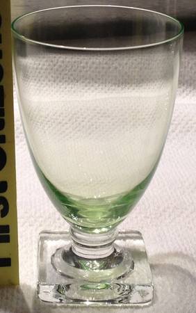UNK7391 Green Wine Glass