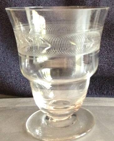 UNK13091 Footed Tumbler