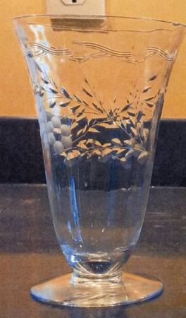 UNK14615 Footed Tumbler