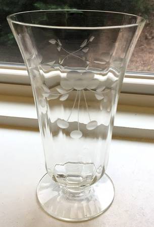 UNK14942 Footed Tumbler