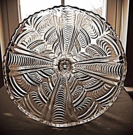 Herringbone Column Round Cake Stand