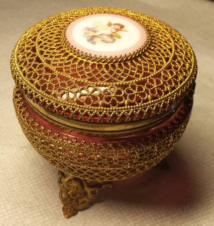 UNK15810 Round Puff Box with Lid