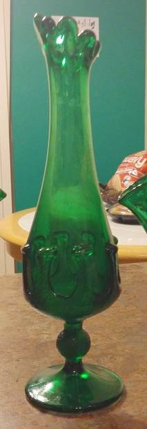 UNK18078 Emerald Green 10" Bud Vase