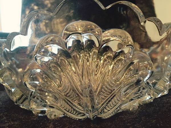 Heavy Leaf 9" Round Bowl