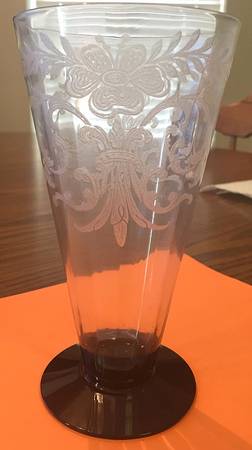 UNK17934 Footed Tumbler