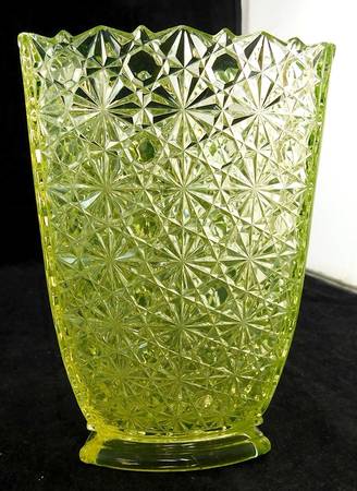 Daisy & Button W-Thin Bar (Vaseline) Celery Vase
