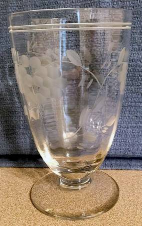 UNK1022-2 Footed Tumbler