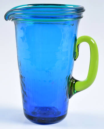 Art Glass 32 Oz Pitcher