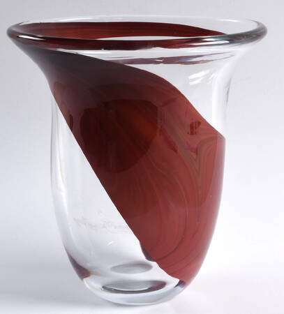 Art Glass 9" Flower Vase