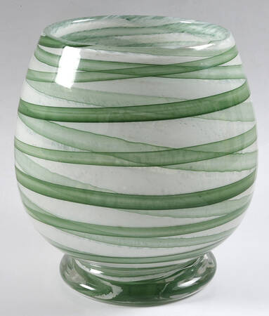 Art Glass 7" Flower Vase
