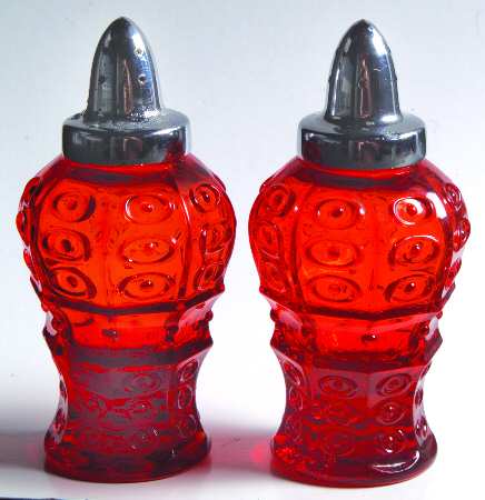 Yesteryear Ruby Shaker Set w/Metal Lids