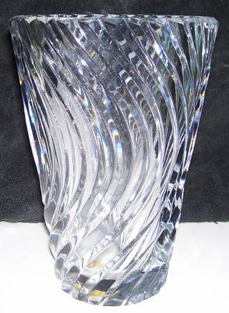 VAS82 9" Flower Vase