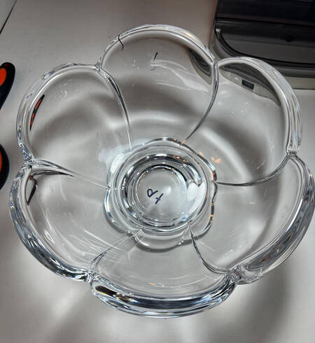 Giftware 9" Scalloped Round Bowl