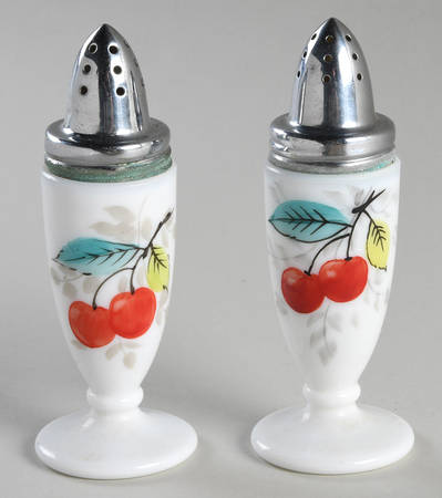 Beaded Edge Fruit Shaker Set with Metal Lids