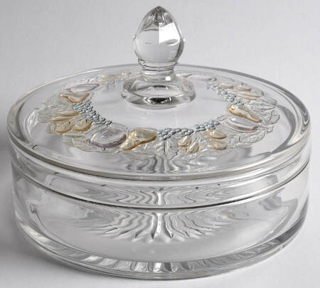Della Robbia Flashed Chocolate Box with Lid