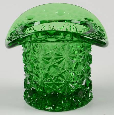 Daisy and Button Green 2" Topper (Top Hat)