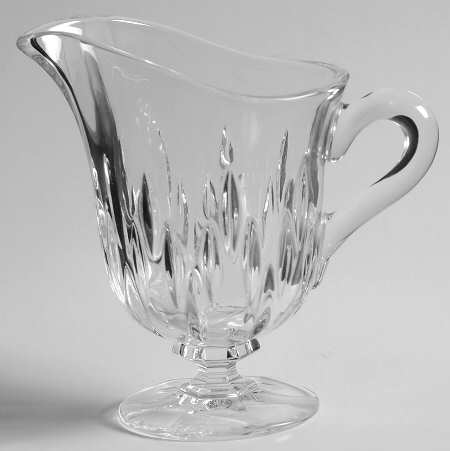 Duchesse Footed Creamer