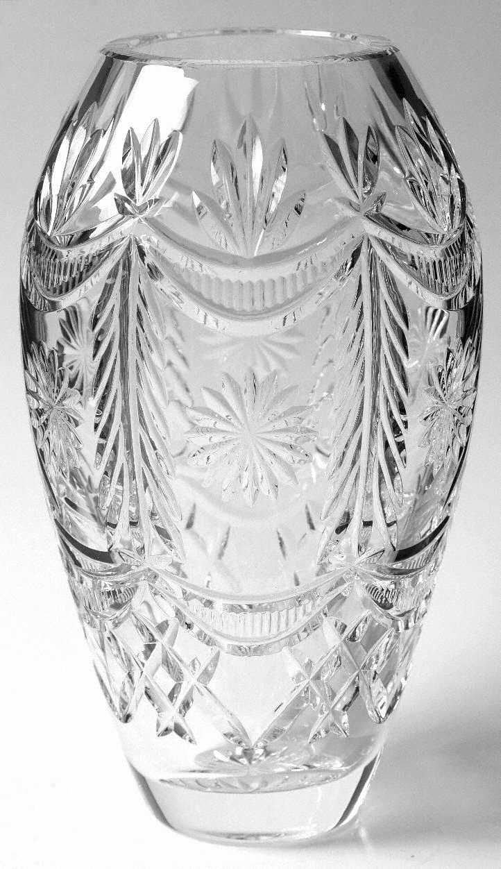 Winter Wonderland 9" Flower Vase