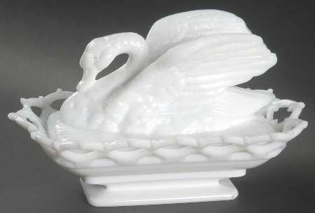 Animals & Figurines Raised Wing Swan W/Lid