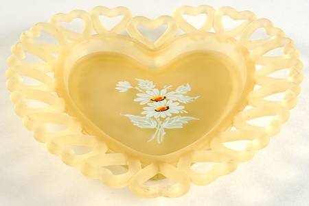 Daisy Decal Yellow Mist Heart Shape Plate