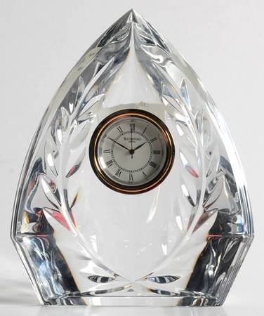 Laurel Wreath Quartz Clock