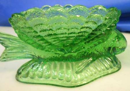 Animals & Figurines #77/59 Fish with Basket Toothpick Holder