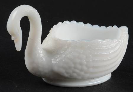 Animals & Figurines #77/52 Milk Glass Swan Salt Dip