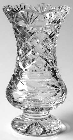 Clara (Fan, Laurel Cut) 7" Flower Vase