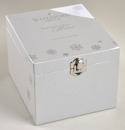 Snowflake Wishes Love Anniversary Ddl Old Fashioned Hinged Gift Box