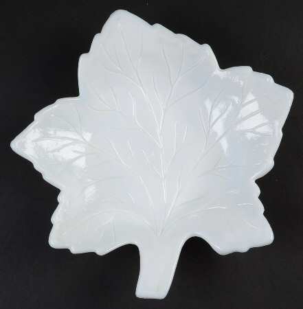 Leaf Milki Glass Luncheon Plate