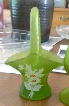 Daisy Decal Green Mist Small Basket