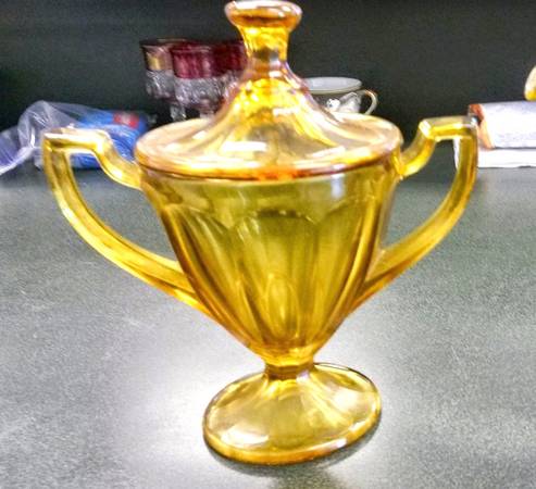1700-25 Canary Sugar Bowl & Lid