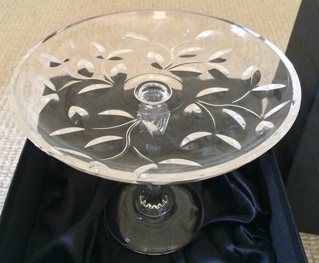 WET63 Cake Stand