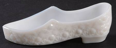 Daisy & Button Milk Glass Sandle