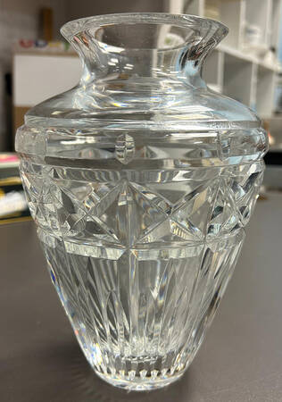 Vases and Urns 8" Flower Vase