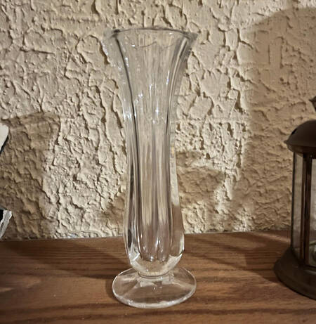 Sherwood 7" Bud Vase